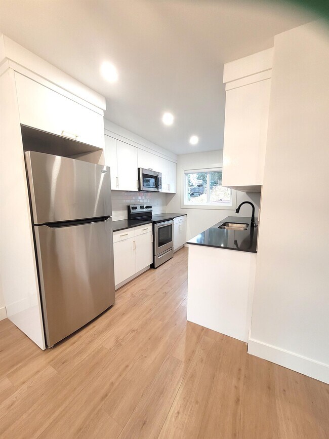 Photo du bâtiment - 1816-1810 10th Ave E