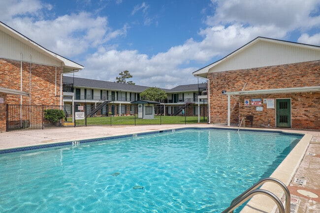 Pool - Colonial