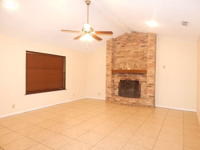 Foto del edificio - Beautiful 3 Bedroom, 2 Bathroom Home in Whitehouse ISD!