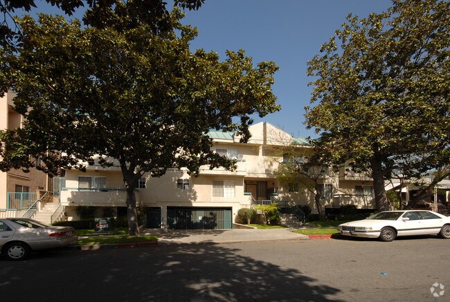 Building Photo - Valencia Palms