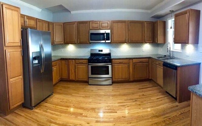 Building Photo - 308 N Mulberry St