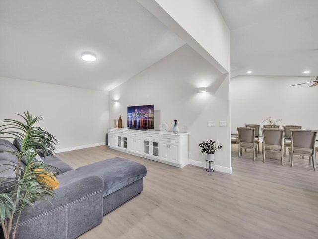 Foto del edificio - 1598 SW 19th St