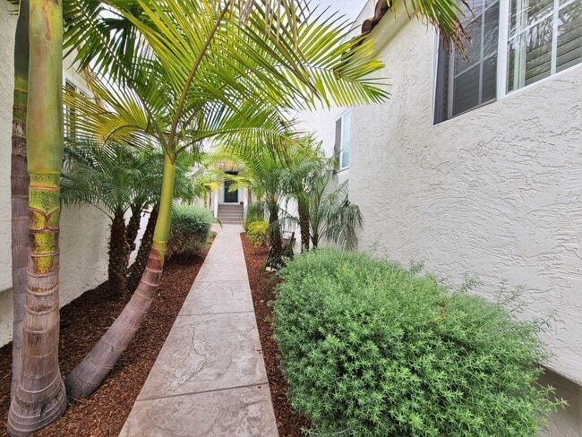Building Photo - Charming North Park Cottage