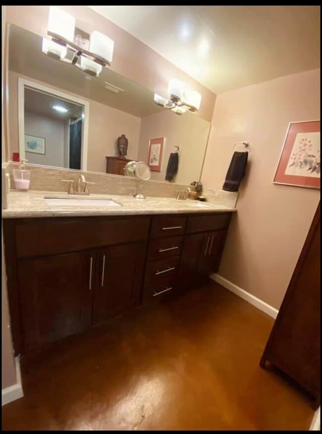 Baño principal en suite - 500 N St