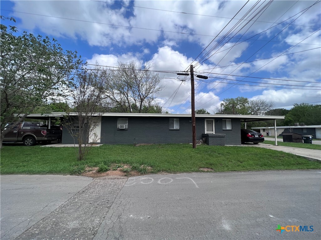 Foto principal - 1013 Hackberry St