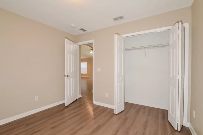 Building Photo - 11341 Lake Dr