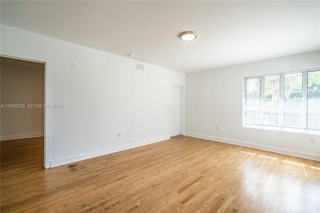 Building Photo - 2425 Flamingo Pl