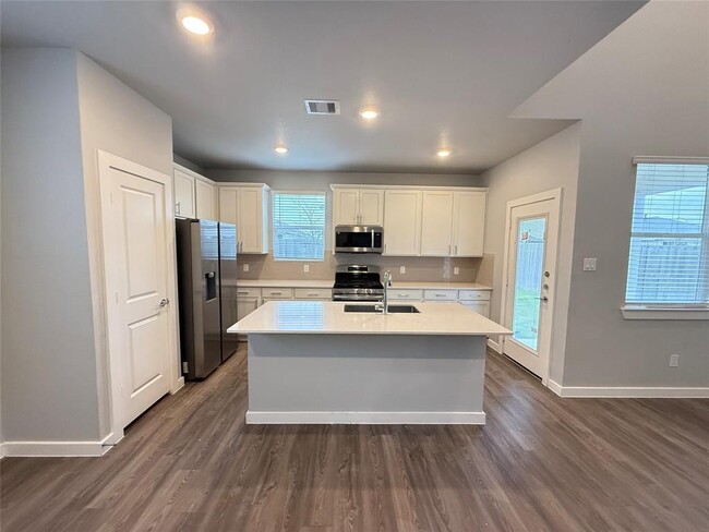 Foto del edificio - 5019 Ricochet Ln