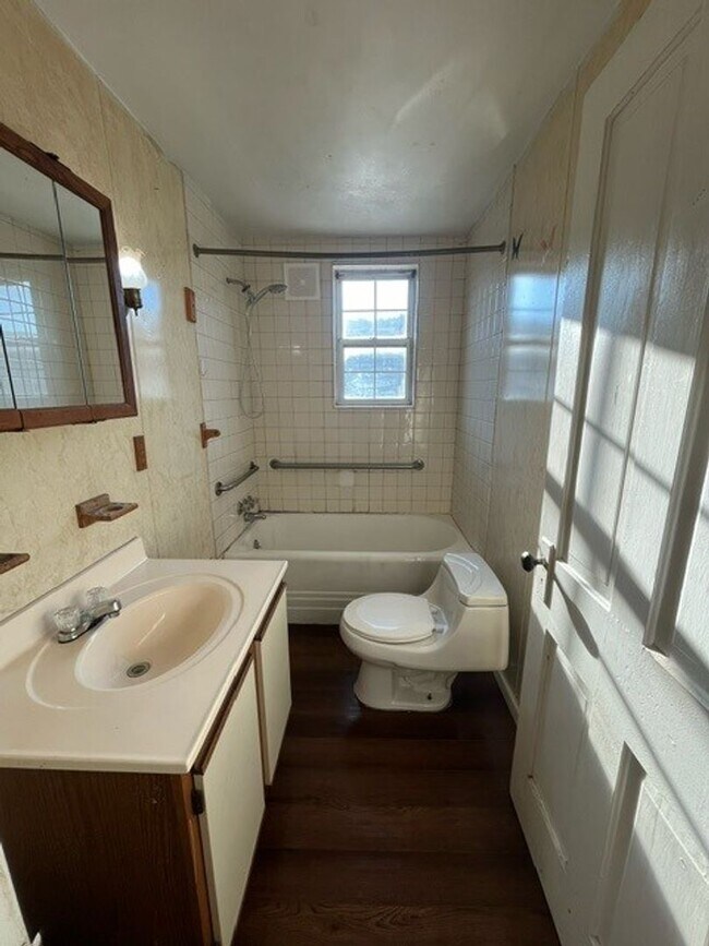 Foto del edificio - 246 W Ridge St