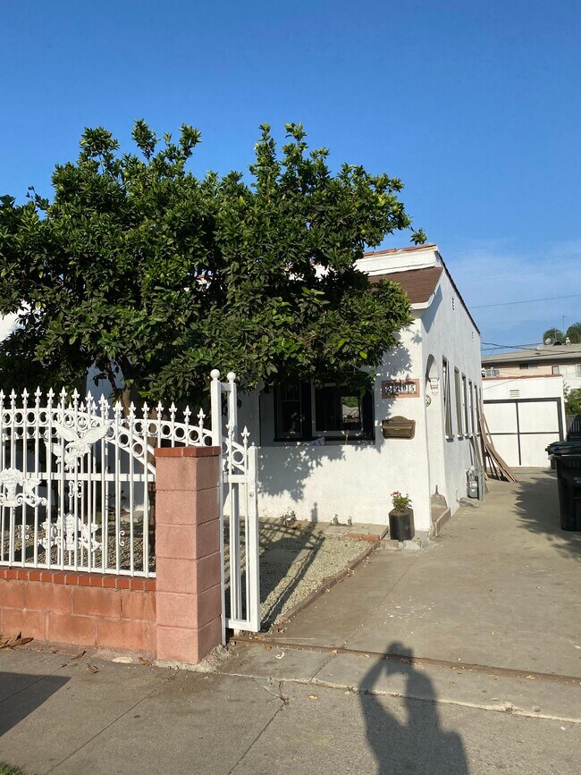 2905 S Redondo Blvd, Los Angeles, CA 90016 House for Rent in Los