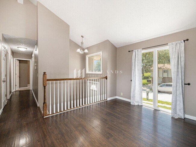 Foto del edificio - Millard 3 Bed / 2 Bath Split Entry