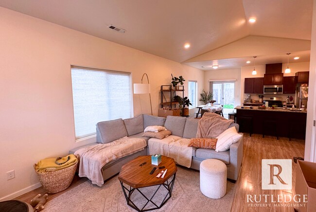 Foto del edificio - 3 Bedroom House in Medford!