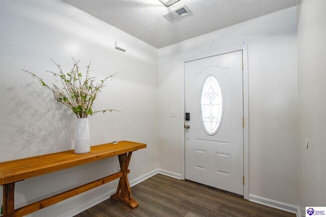 Foto del edificio - 114 Twin Lakes Dr