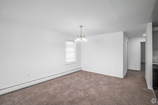 2BR, 1BA - 925SF - Dining Area - Patricia Court Apartments