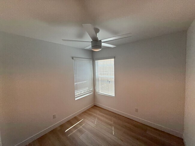 Foto del edificio - 4960 Rockford Dr