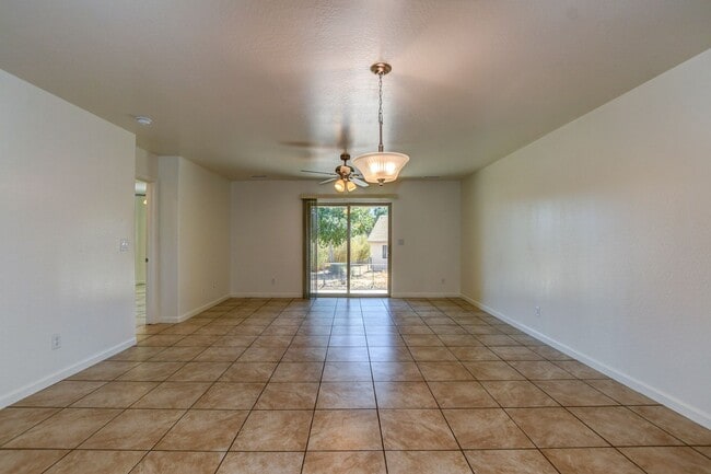 Building Photo - 7105 E Dodge Cir