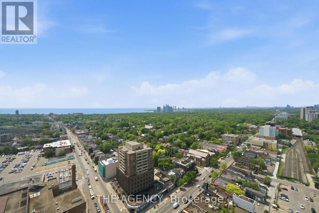 Building Photo - 2350 Dundas St W