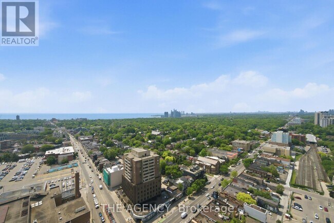 Photo du bâtiment - 2350 Dundas St W