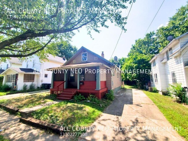 Building Photo - Charming 2 Bedroom, 1 Bathroom Home in Akron!