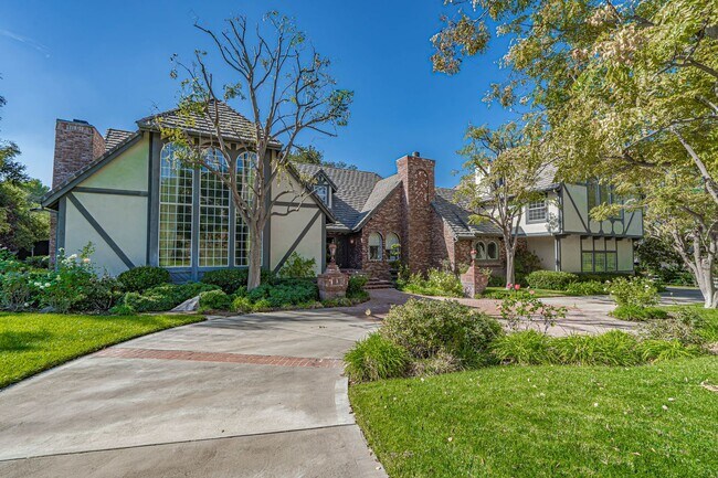 Foto del edificio - COMING SOON! Magnificent 6-Bedroom Gated Estate in Sand Canyon!