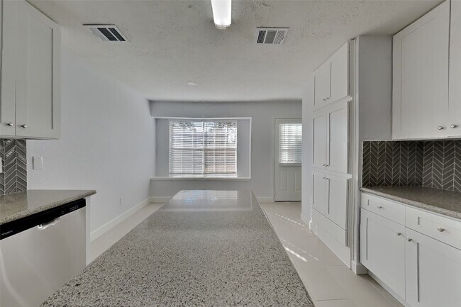 Building Photo - 18819 Sandia Pines Dr