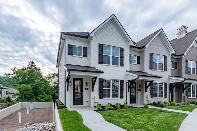 2 Bed 2.5 Bath End Unit Townhome! - 2 Bed 2.5 Bath End Unit Townhome!