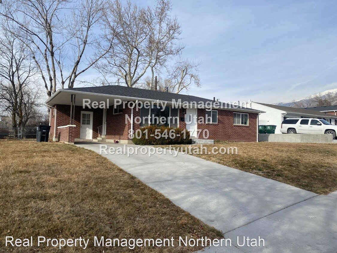Primary Photo - 3 br, 1 bath House - 219 E. Crestwood Rd.