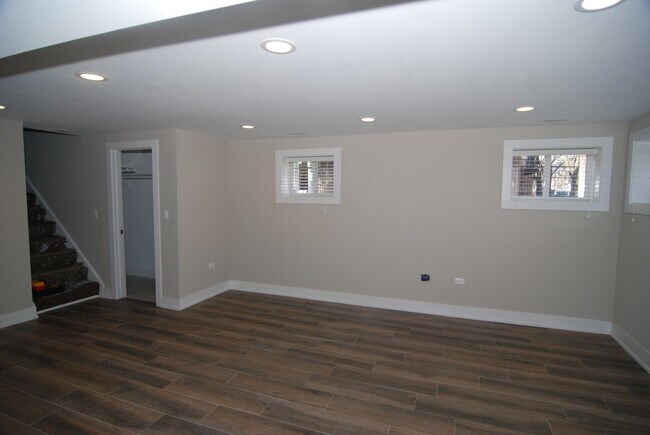 Building Photo - 6522 N Francisco Ave