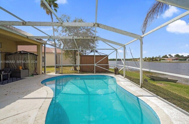 Foto del edificio - 1400 Meadows Blvd