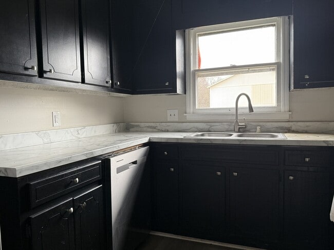 Foto del edificio - 4414 Bonnell Dr NW