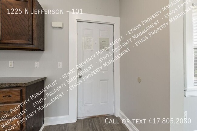Foto del edificio - 1225 N Jefferson Ave