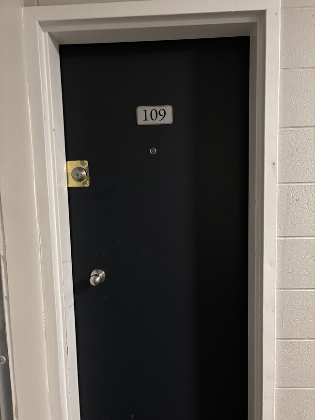 Building Photo - 3511-3118 118 Ave NW