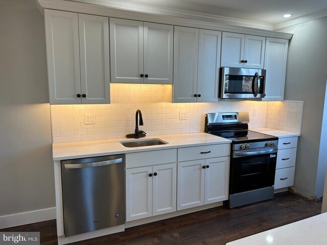 Building Photo - 1407 Delaware Ave