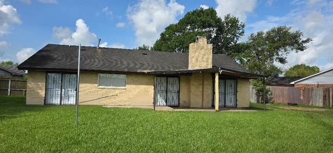 Foto del edificio - 8443 Gulfwood Ln