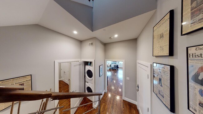 Building Photo - Large Fully Renovated Unit in South End, I...
