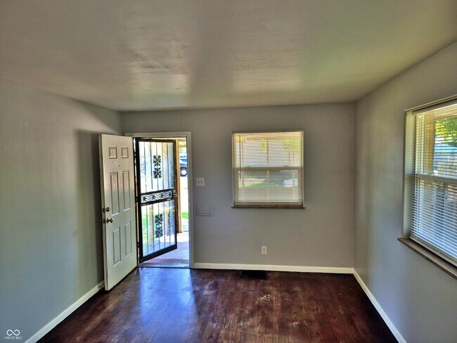 Foto del edificio - 1450 N Campbell Ave