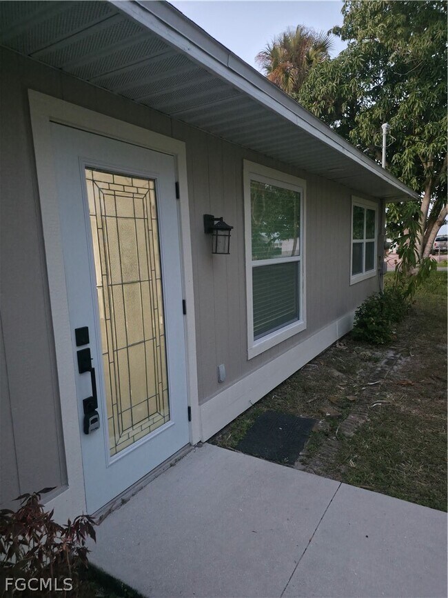 Building Photo - 4474 E Riverside Dr