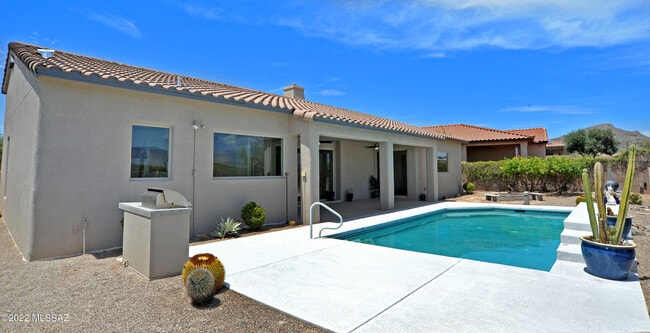 Building Photo - 12866 N High Hawk Dr