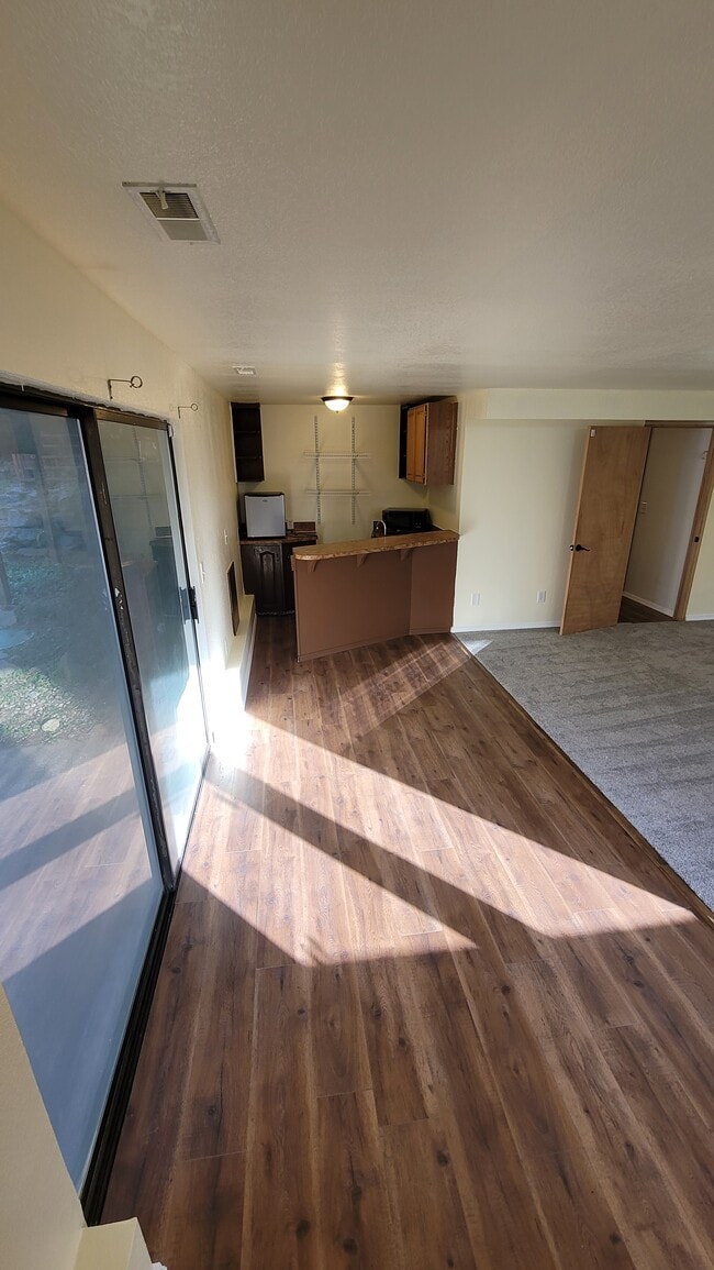 Mother In Law Suite - 9905 157th St E