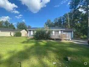 Building Photo - 220 Lakewood Dr