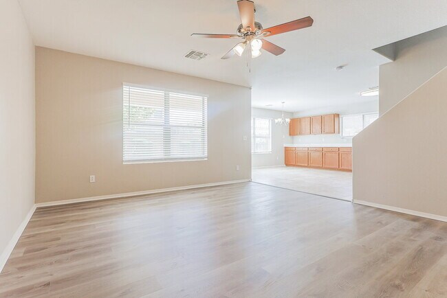 Building Photo - 2325 E Palm Beach Dr