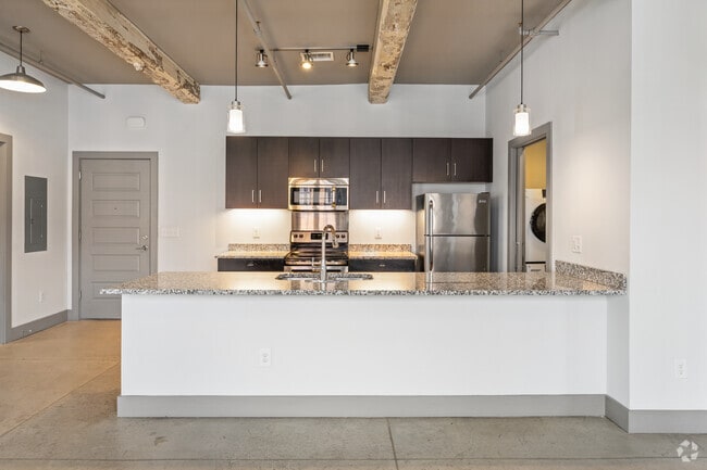2BR, 2BA - 1,077SF - Kitchen - Eagle & Phenix