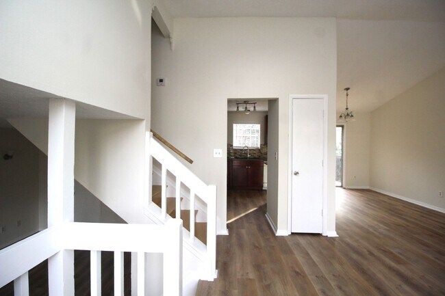 Building Photo - Location! Location! Location! Alpharetta