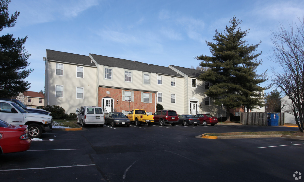 Building Photo - Hickory Hill Apartments