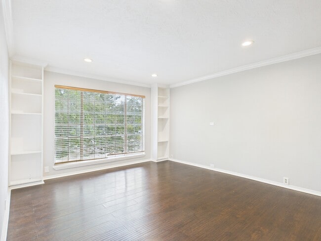 Building Photo - 5353 Richmond Ave.