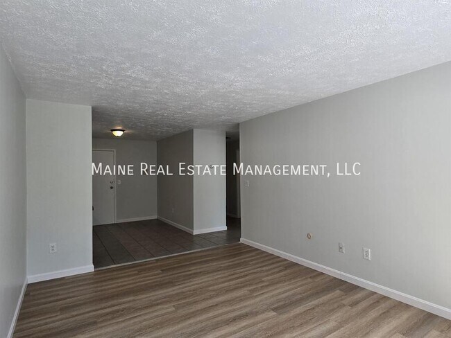 Foto del edificio - 10 Tall Pines Dr