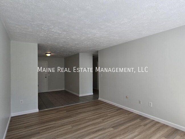 Building Photo - 10 Tall Pines Dr