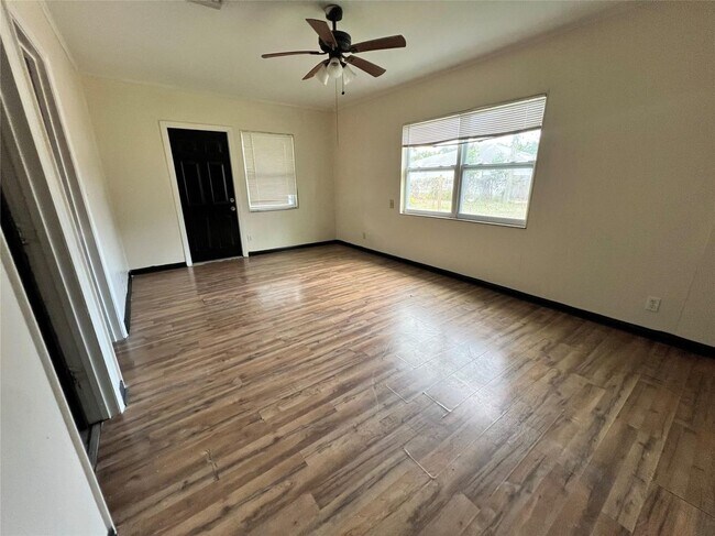 Foto del edificio - 347 SE 6th St