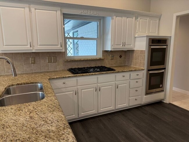 Building Photo - 16114 Shadybank Dr