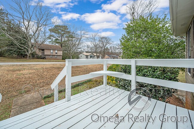 Building Photo - 2561 Redwood Ln